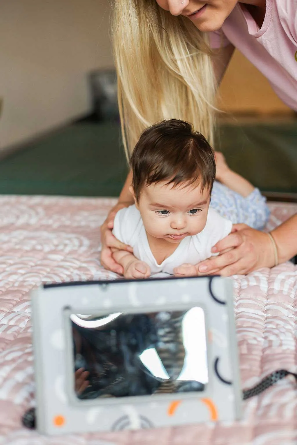 A therapist working with a child at South Shore Therapies in Norwood, Hingham, and surrounding areas.  